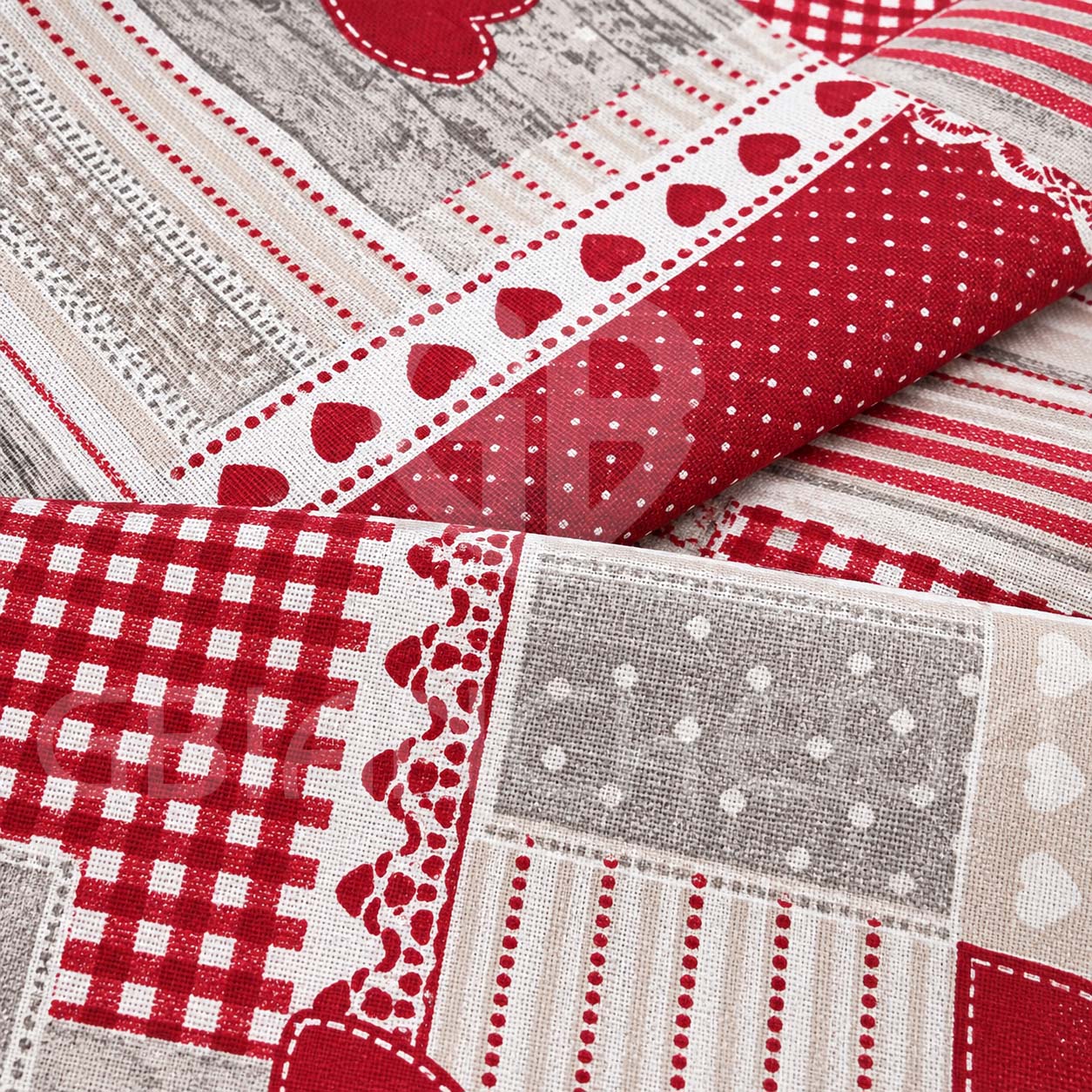SERVIZIO TAVOLA IN COTONE CON TOVAGLIOLI CUORI PATCHWORK ROSSO - immagine 4